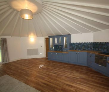 1 bedroom character property to rent - Photo 4