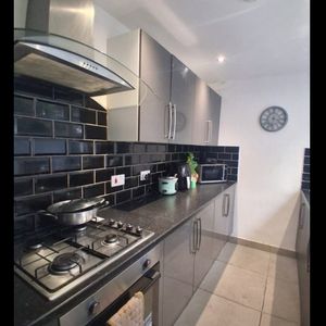 Room in a Shared House, Portland Crescent, LS1 - Photo 2