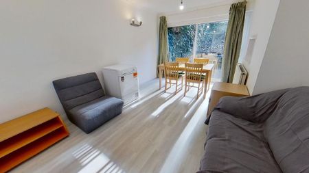 4 bedroom semi-detached house to rent - Photo 4