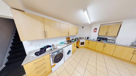4 bedroom flat to rent - Photo 5