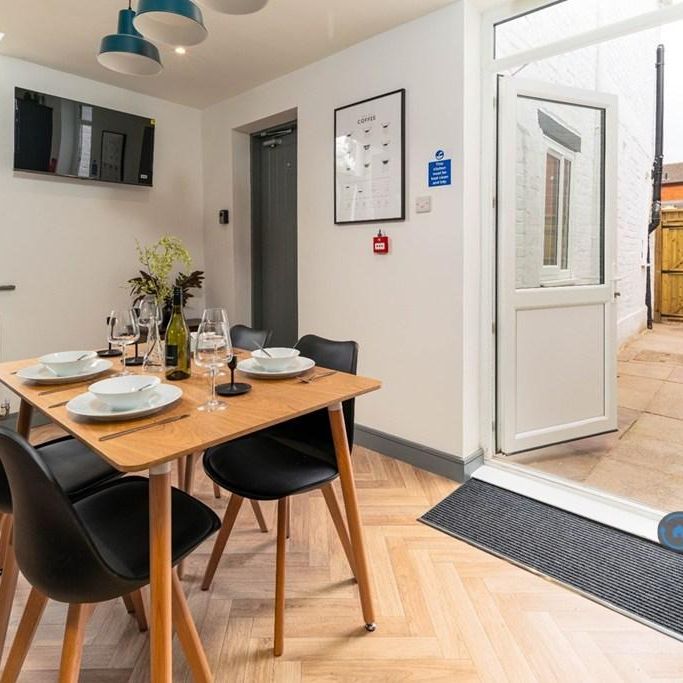 1 bedroom in a house share to rent - Photo 1