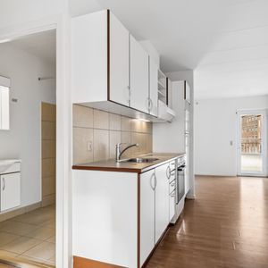 Charmerende og moderne bolig med altan - Photo 2