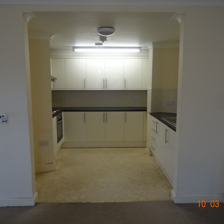 Ground Floor Flat for Rent in Central Hayling Island - Photo 1