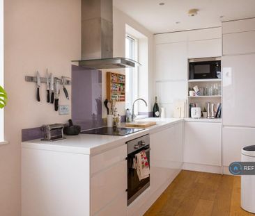 1 bedroom penthouse to rent - Photo 5