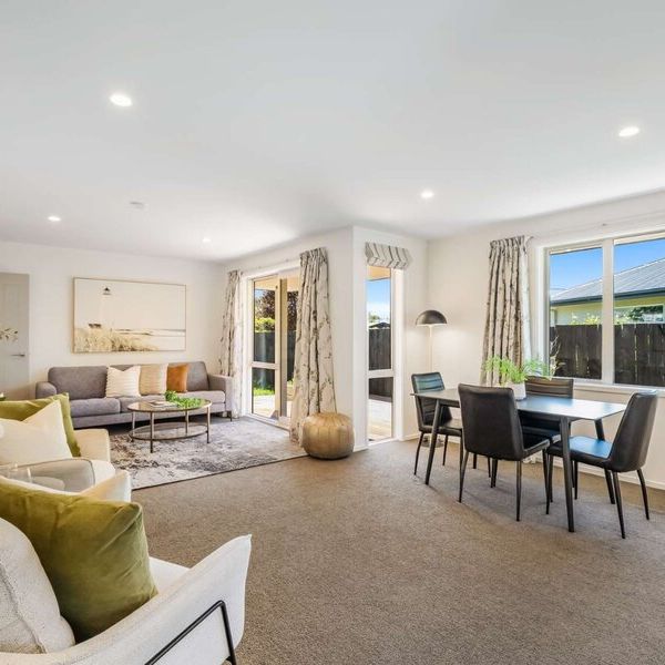 Lovely Three Bedroom Family Home! - Photo 1