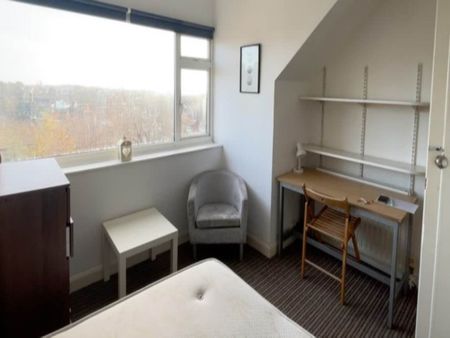 Featherbank Grove (room 3*), Horsforth , Leeds - Photo 4