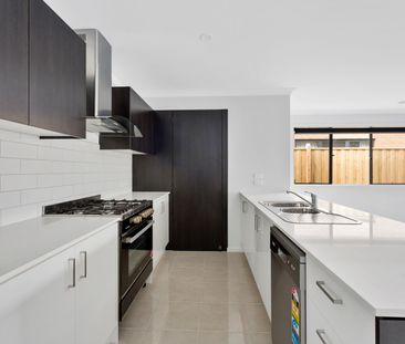 61 Goshawk Drive, Pakenham VIC 3810 - House For Rent | Domain - Photo 4