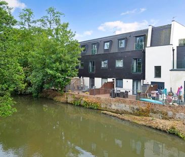 Flambard Way, Godalming, Surrey, GU7 - Photo 2