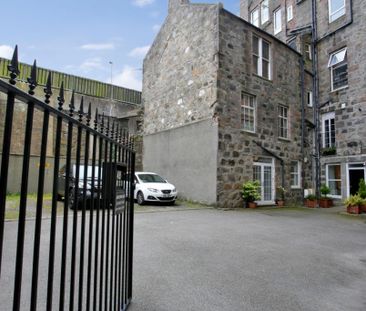 3 bedroom flat to rent - Photo 1