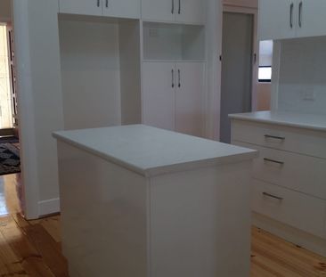 Perfect blend of art-deco with contemporary style 3BR Family Home - Photo 4