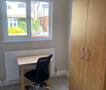 5 bedroom semi-detached house to rent - Photo 3