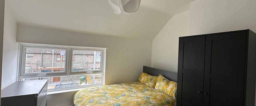 4 bedroom house of multiple occupation to rent - Photo 1