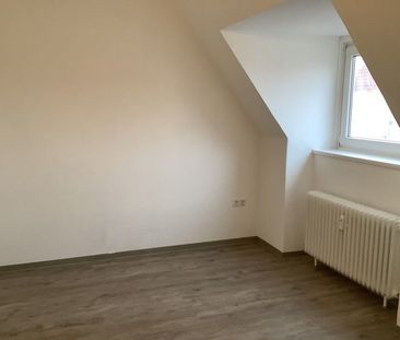 Zuhause fühlen: niedliche 2,5-Zimmer-Dachgeschoss-Wohnung inmitten ... - Foto 1