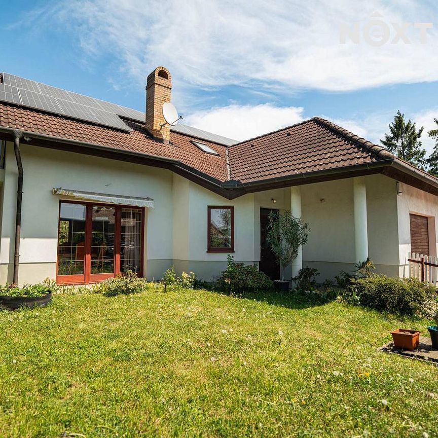 Pronájem domu 197 m² s pozemkem 752 m² - Photo 1