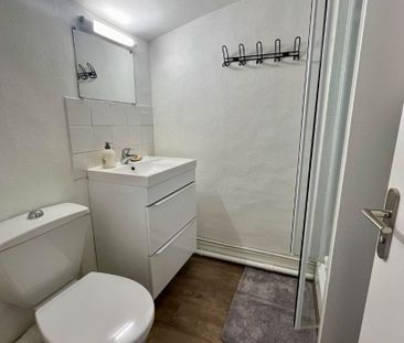 ''LE TOP SAINT PIERRE" - Location Appartement poitiers : 17.37 m2 - Photo 5