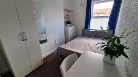 5 bedroom terraced house to rent - Photo 5