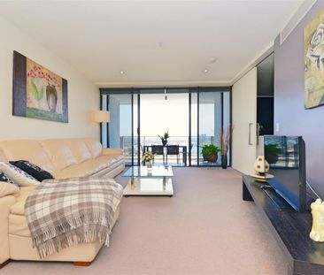 Luxury 1 bedroom plus study with Stunning Water View - Photo 4