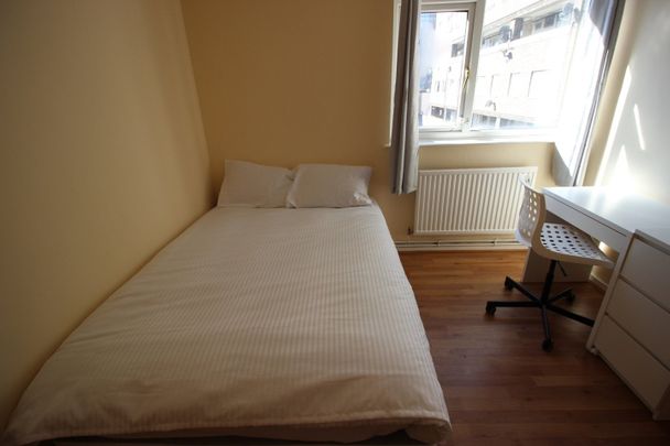 Room in a Shared Flat, Market Square, E14 - Photo 1