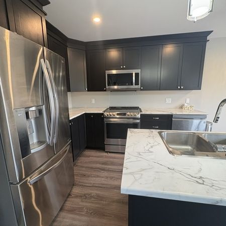 105 Lier Ridge, Halifax – BEAUTIFUL 3 BR 4 BATH AVAILABLE NOW - Photo 5