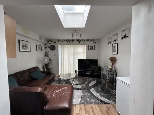 2 bedroom terraced house to rent - Photo 1