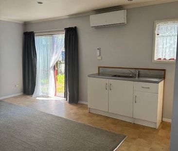 Unique Find in Kawaha Point - Photo 5