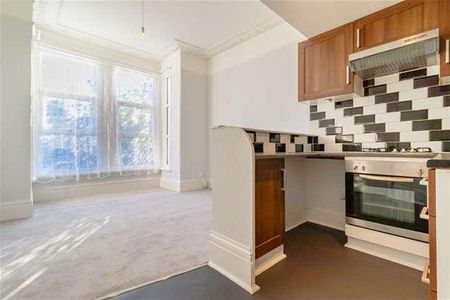 Kensington Gardens, Ilford, IG1 - Photo 5