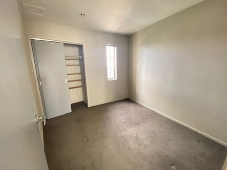 Spacious City fringe Living - Photo 5