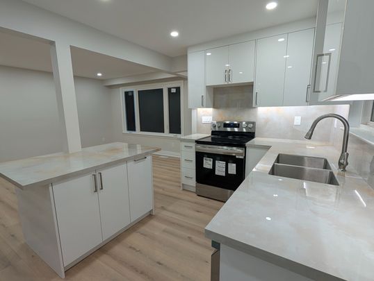 For Lease - 198 Cherrywood Drive, Newmarket, Ontario - Photo 1