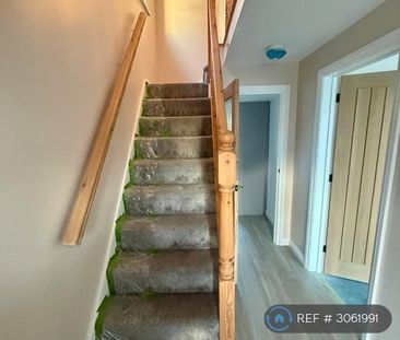 3 bedroom semi-detached house to rent - Photo 6