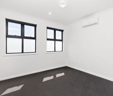 57a Castlewood Street, Bentleigh East VIC 3165 - Townhouse For Rent... - Photo 4
