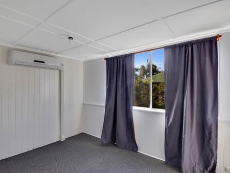 Beautiful 3 Bedroom Queenslander Close to Town - Photo 5