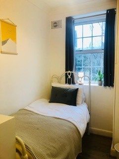 2 Bed Flat, Old Woolwich Road, SE10 - Photo 5