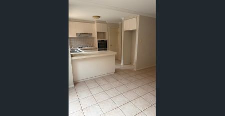 SPLIT SYSTEM AIR CON IN EVERY BEDROOM - Photo 5