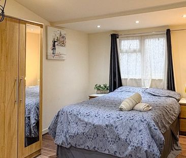 Studio Flat, Park Avenue, NW2 - Photo 3