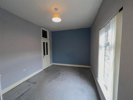 3 bedroom end of terrace house to rent - Photo 2
