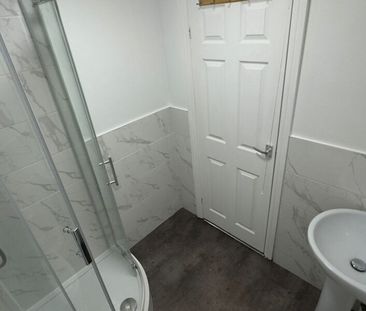 Flat 2, Harehills Lane, Harehills, Leeds, LS9 6HJ - Photo 2