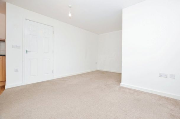 Symons Close, London, SE15 - Photo 1