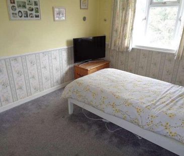 Stanwell Gardens, Stanwell, Staines-upon-thames, Surrey, TW19 - Photo 4