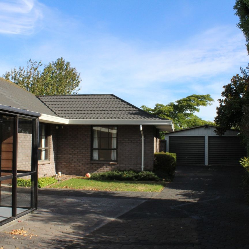 Christchurch - Photo 1