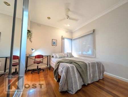 Blackburn South - Photo 3