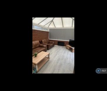 1 bedroom in a house share to rent - Photo 2