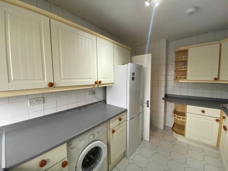2 bedroom maisonette to rent - Photo 2