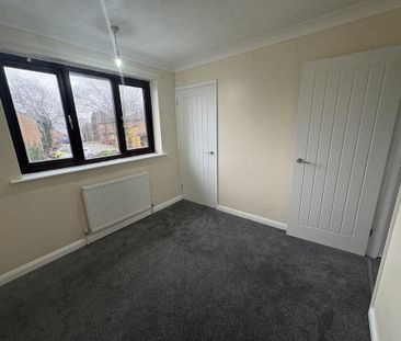 2 bedroom end of terrace house to rent - Photo 4