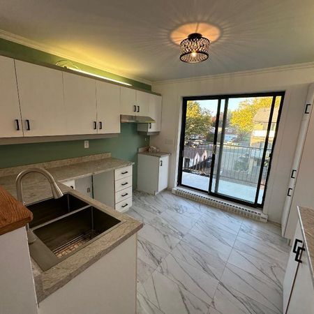 OFFFRE SPÉCIALE 1 MOIS GRATUIT- MAGNIFIQUE 5 1/2 - ENTIÈREMENT RÉNOVÉ - TRIPLEX - Photo 4