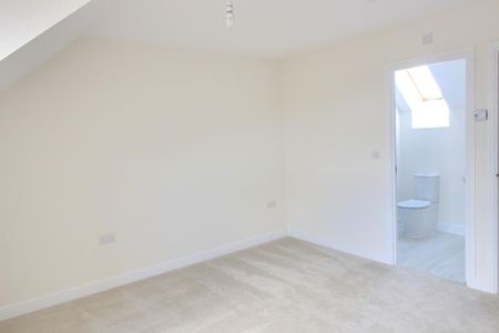 4 bedroom detached house to rent - Photo 3