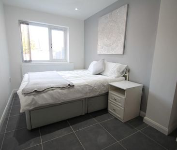 5 bedroom terraced house to rent - Photo 4