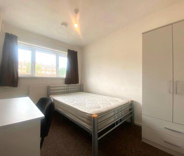 5 bedroom house to rent - Photo 2