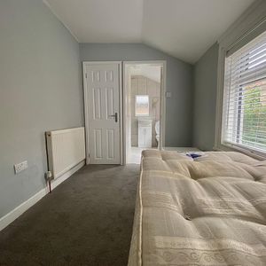 Room in a Shared House, Hastings Street, LU1 - Photo 3