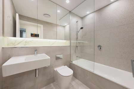 LUXURY DESIGNER TWO BEDROOM APARTMENT - Photo 2