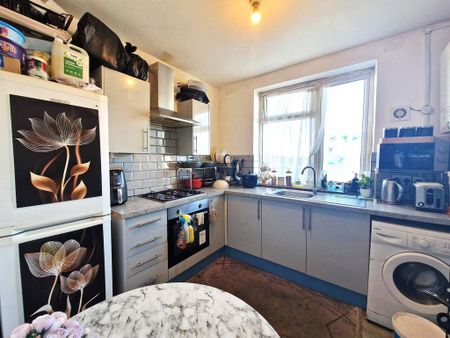 2 bedroom flat to rent - Photo 4